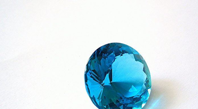 Pietre prețioase pentru Fecioară