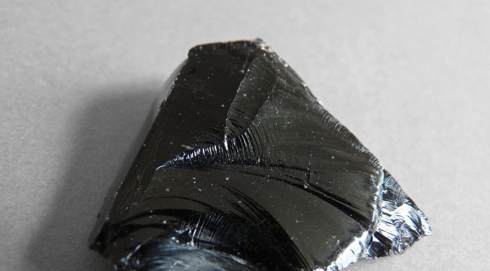 Cristale norocoase pentru zodia Scorpion Cristale norocoase pentru zodia Scorpion - Obsidian