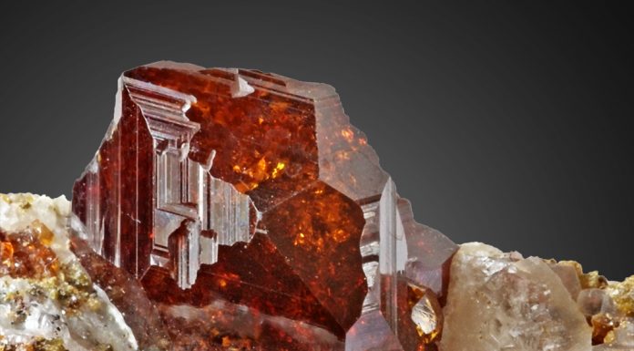 Cristale norocoase pentru zodia Capricorn Granat