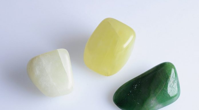 Cristale norocoase pentru zodia Rac Jadul