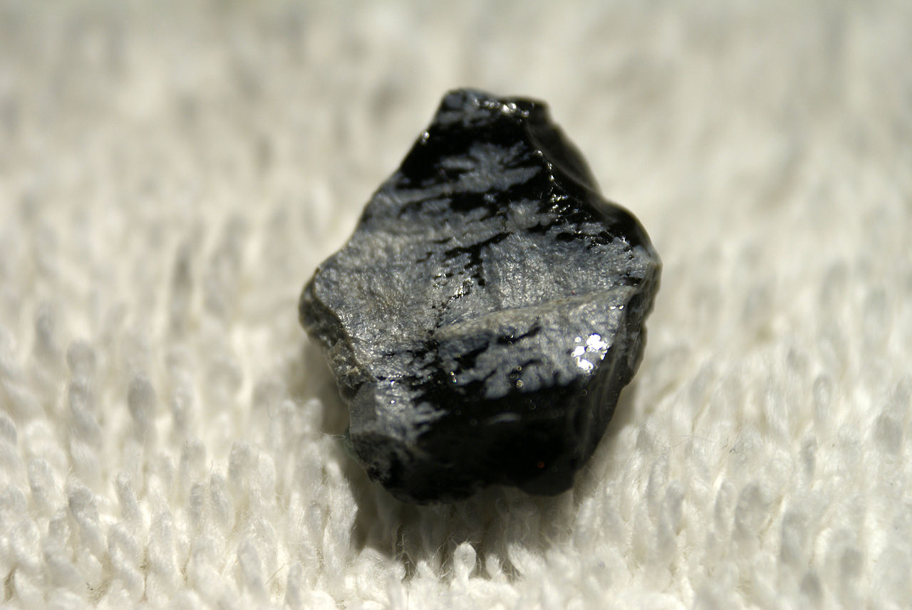 Obsidianul fulg de nea