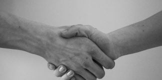 Interpretare vis în care apare dând mâna cu cineva Interpretare vis in care apare dand mana cu cineva