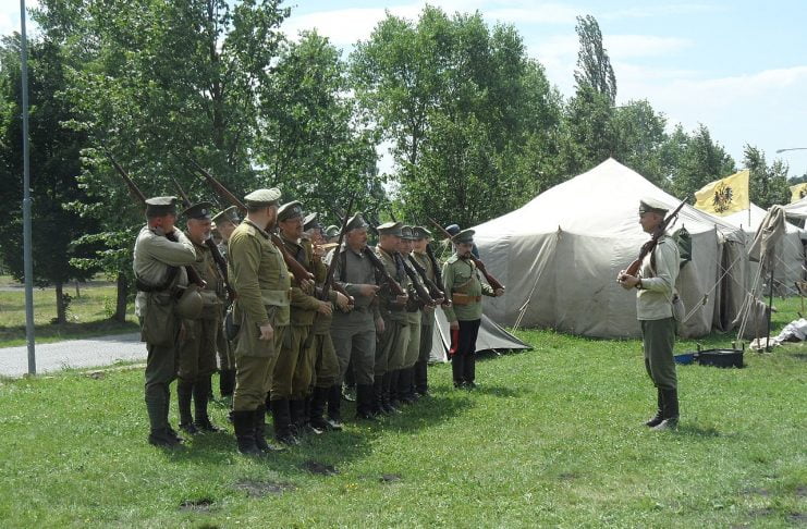 Interpretare vis in care apare o tabara militara