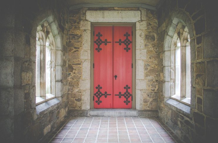 Interpretare vis in care apare o usa