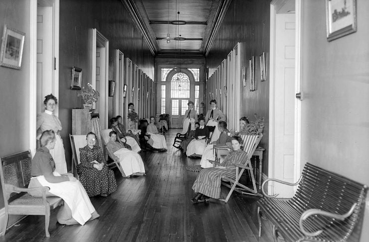 Interpretare vis in care apare un azil