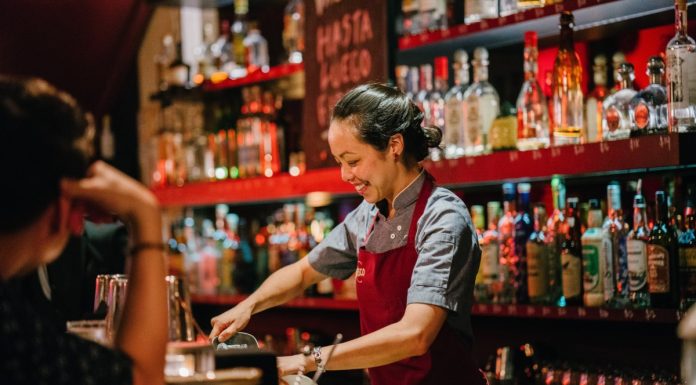 Interpretare vis in care apare un barman
