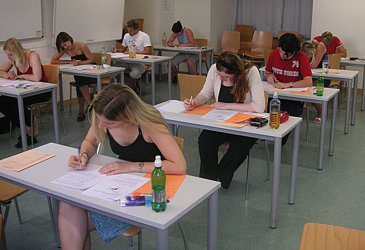 Interpretare vis in care apare un examen