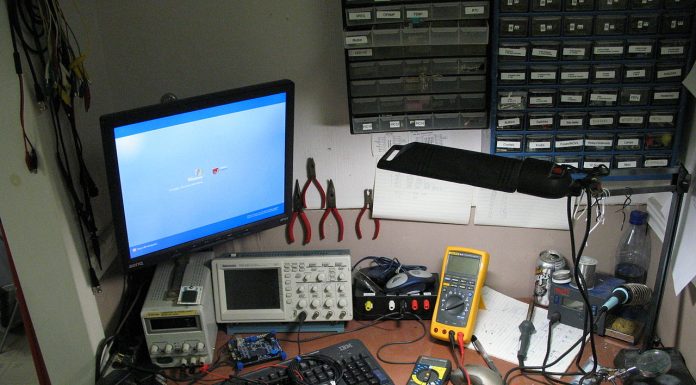 Interpretare vis in care apare un obiect electronic electronice