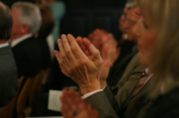 Interpretare vis in care te vezi aplaudand