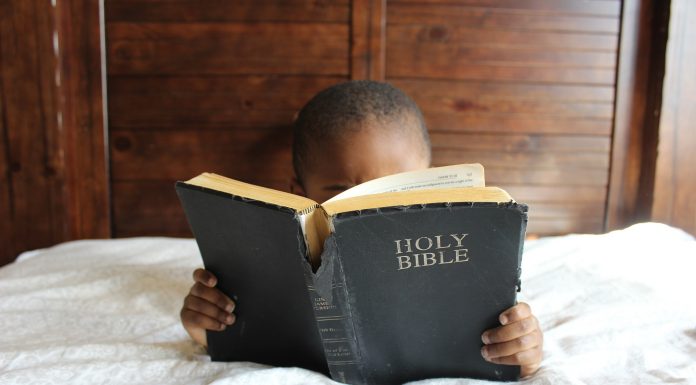 Interpretare vis în care găsești o Biblie în așternutul tău Interpretare vis in care gasesti o Biblie in asternutul tau