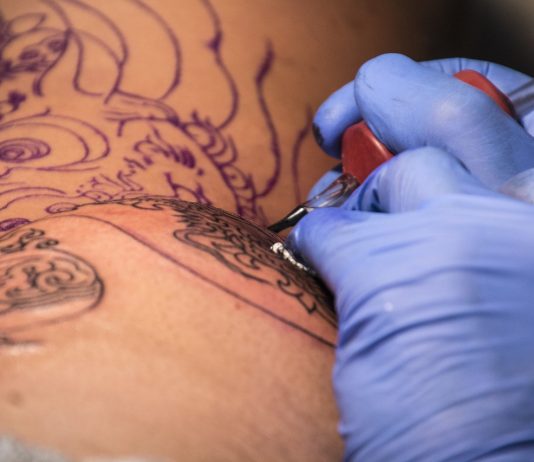 Interpretare vis in care iti face cineva tatuaje pe corp