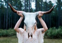 Interpretare vis în care o femeie moartă încearcă să te seducă Interpretare vis in care o femeie moarta incearca sa te seduca