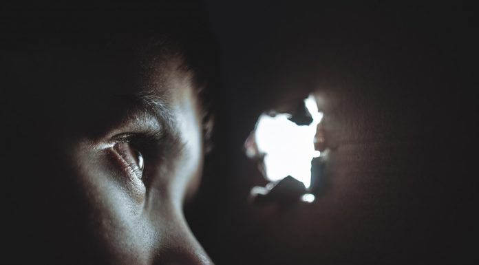 Interpretare vis in care te ascunzi de cineva si iti e frica de a fi descoperit