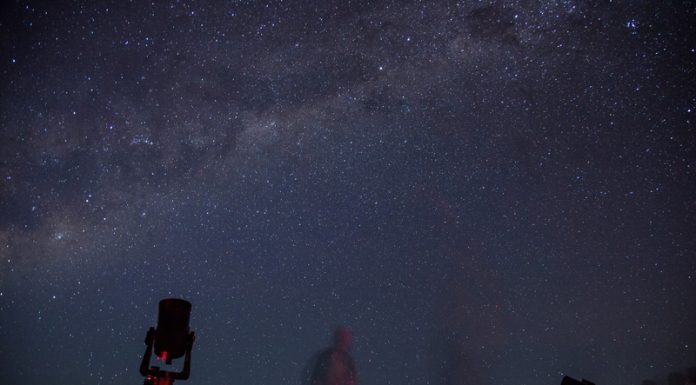 Interpretare vis in care te uiti printrun telescop la stele