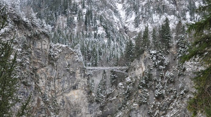 Interpretare vis in care treci peste o punte care leaga doi munti