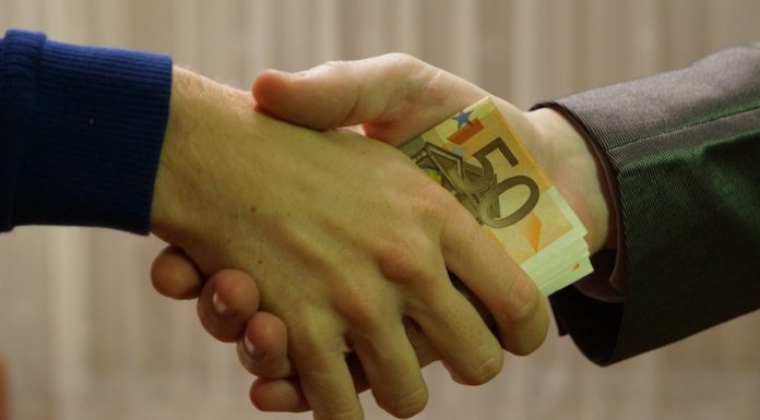 Interpretare vis in care ceri bani imprumut si nu mai poti plati datoria