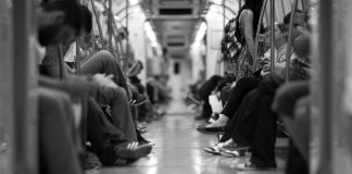 Interpretare vis in care esti dezbracat in autobus sau tren
