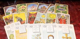 Interpretare vis in care esti la ghicitoare si vezi carti de joc pe masa