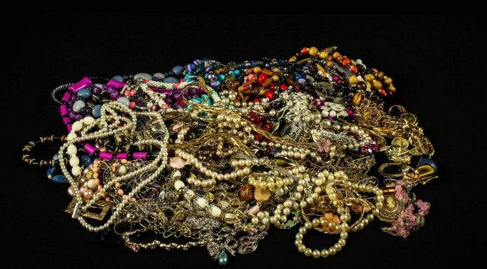 Interpretare vis in care iti vinzi sau amanetezi bijuteriile