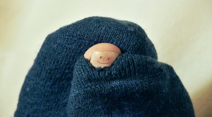 Interpretare vis in care te descalti si ai ciorapii rupti