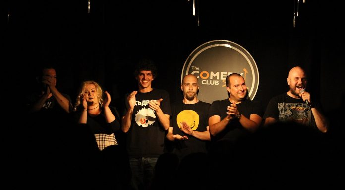 Interpretare vis in care faci stand-up comedy si toata lumea rade la glumele tale