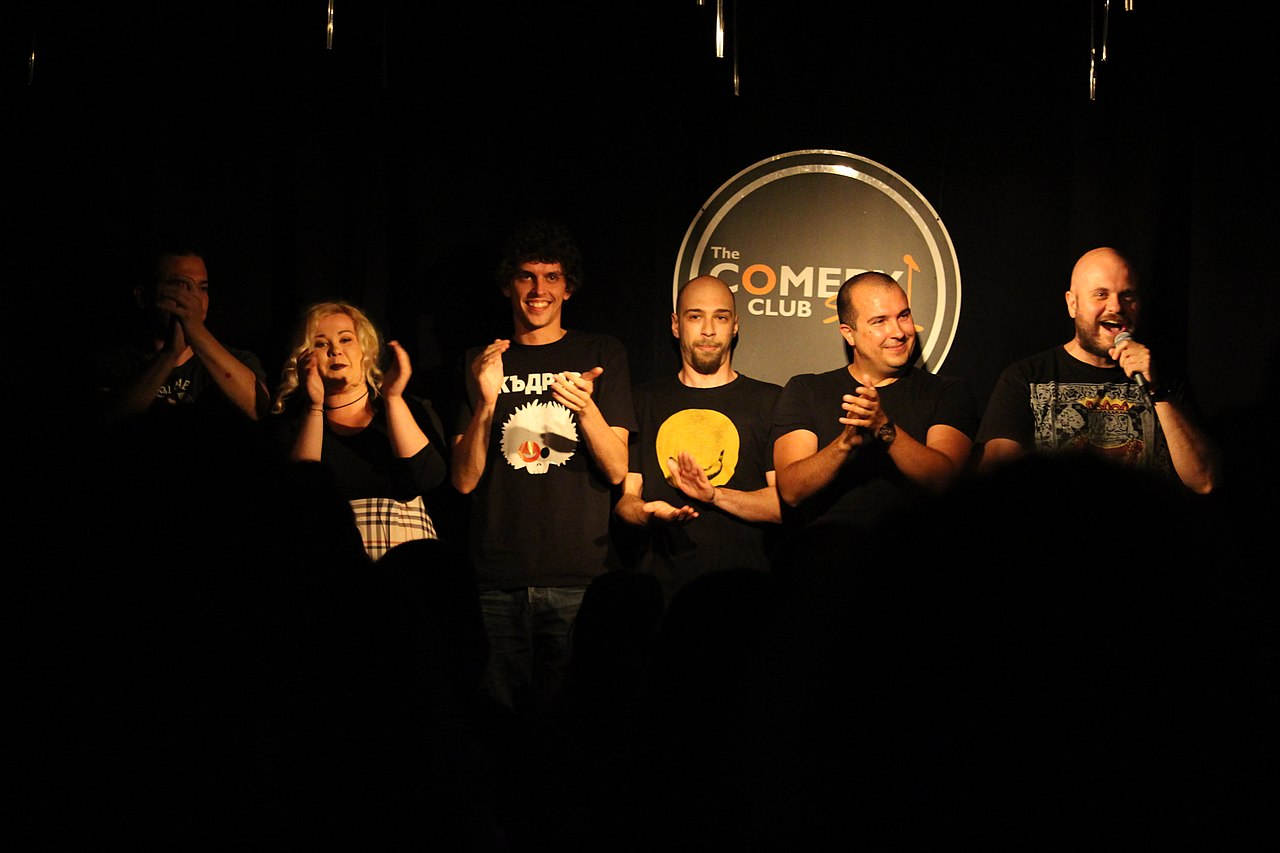 Interpretare vis in care faci stand-up comedy si toata lumea rade la glumele tale