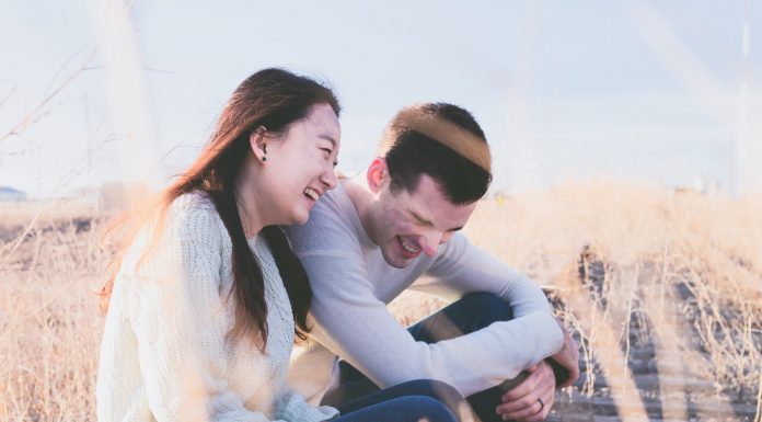 Interpretare vis in care razi foarte mult