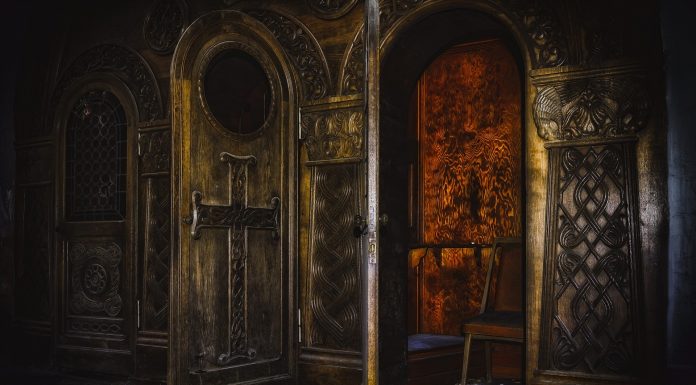 Interpretare vis in care te-ai spovedit la preot si a doua zi toata lumea iti stie pacatele