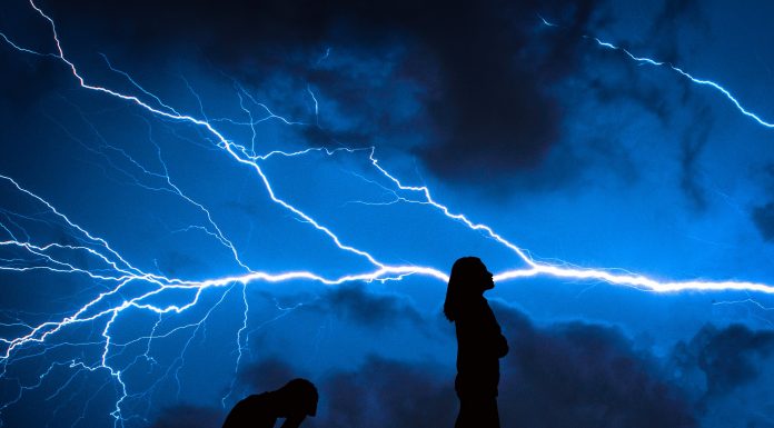 Interpretare vis in care toti prietenii incearca sa te desparta de persoana iubita