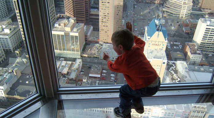 Interpretare vis in care cazi cand te apleci peste fereastra