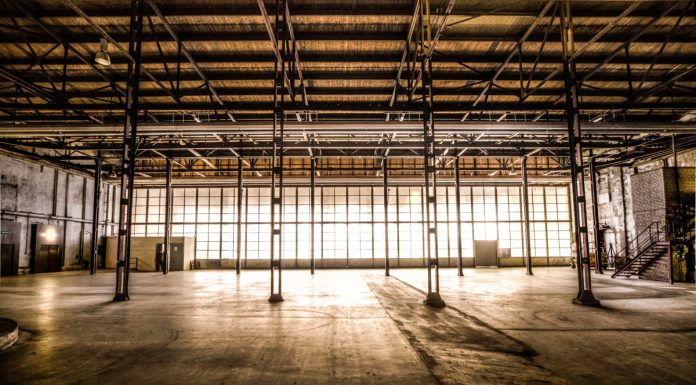 Interpretare vis in care esti intr-un depozit gol