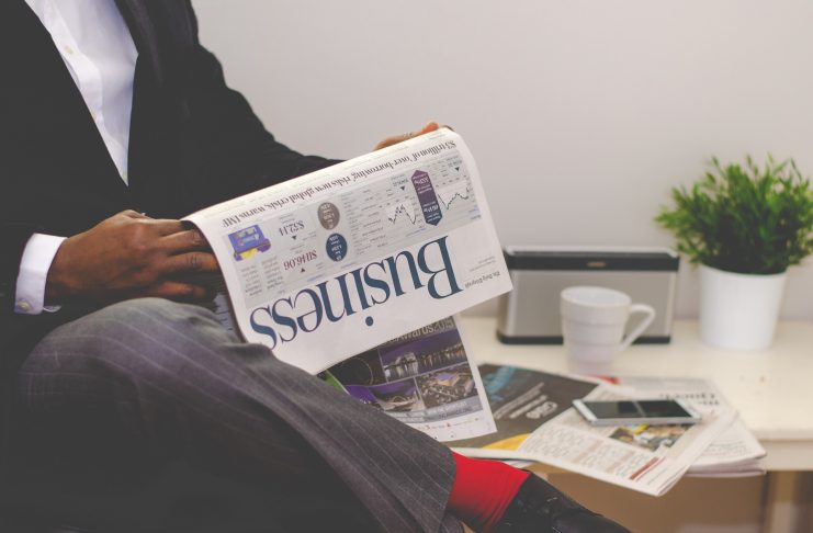 Interpretare vis in care apari prin ziare, reviste sau panouri publicitare