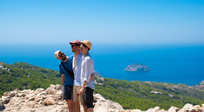 Interpretare vis in care esti sarbatorit in mijlocul unei multimi