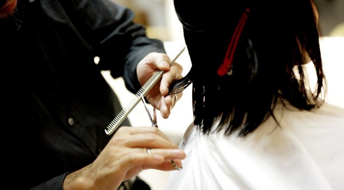 Interpretare vis in care mergi la coafor si dupa ce iesi parul este oribil