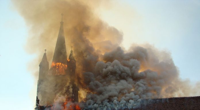 Interpretare vis in care o biserica arde, este mistuita de foc