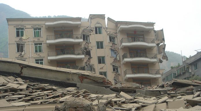 Interpretare vis in care blocul in care esti se prabuseste in timpul unui cutremur