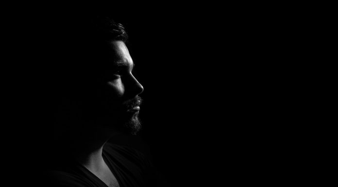 Interpretare vis in care esti in intuneric si nu reusesti sa dai de lumina