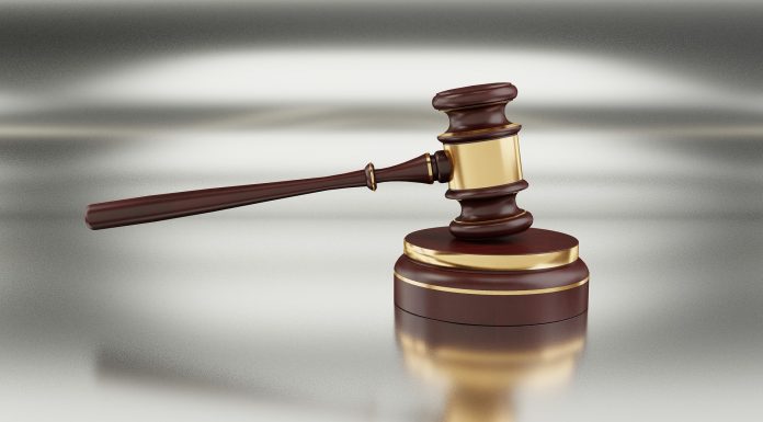 Interpretare vis in care esti intr-o sala de judecata si vezi pe cineva cum este judeca