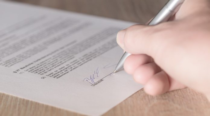 Interpretare vis in care semnezi un contract sau o intelegere cu cineva