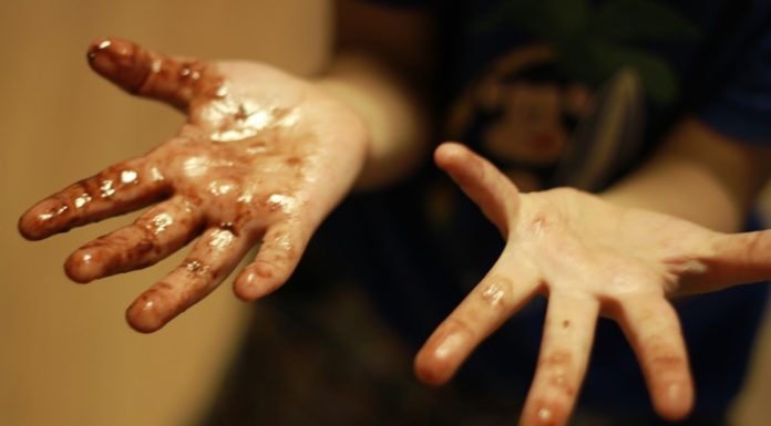 Interpretare vis in care te speli pe mana si nu poti inlatura murdaria