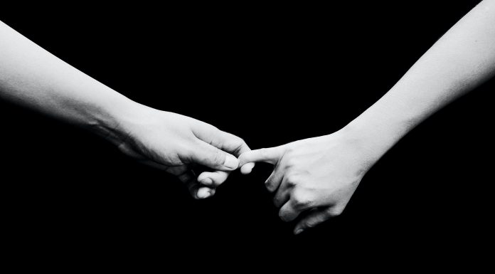 Interpretare vis in care tii pe cineva de mana dar nu vezi cine este