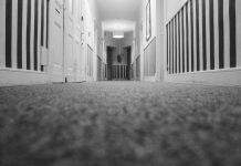 Interpretare vis in care cineva te inchide in camera sau te pedepseste pentru ceva