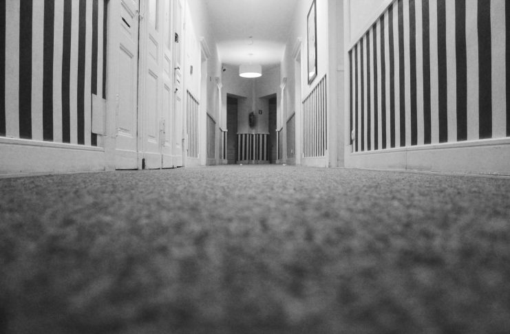 Interpretare vis in care cineva te inchide in camera sau te pedepseste pentru ceva
