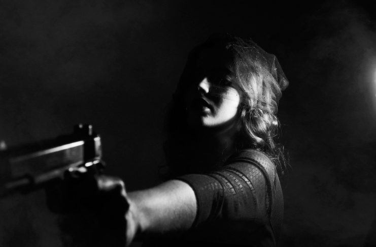 Interpretare vis in care esti amenintat cu moartea de cineva cu un cutit sau pistol