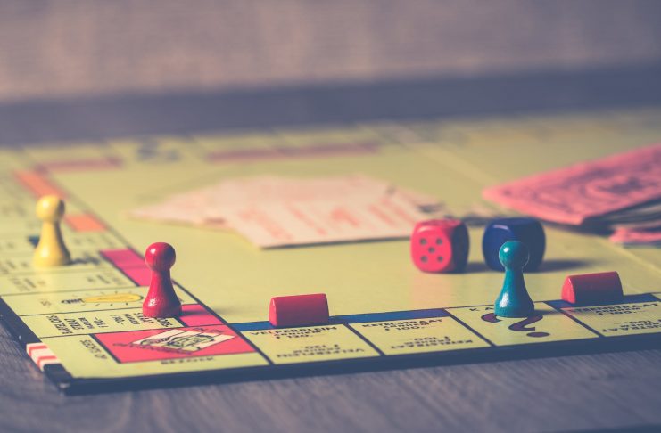 Interpretare vis in care in care joci monopoly cu prietenii sau familia