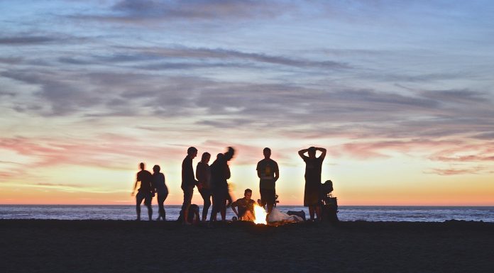 Interpretare vis in care se spun povesti de tabara in jurul focului