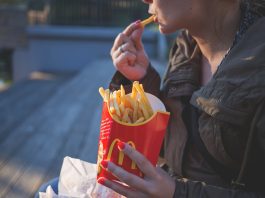 Interpretare vis in care esti la fastfood si nu te mai opresti din mancat