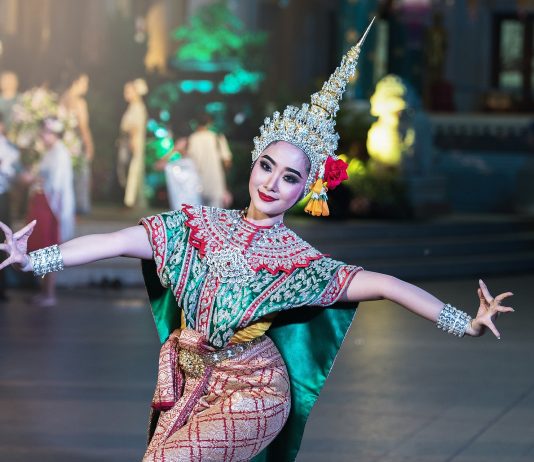 ﻿Interpretare vis in care apari intr-o rochie fabuloasa