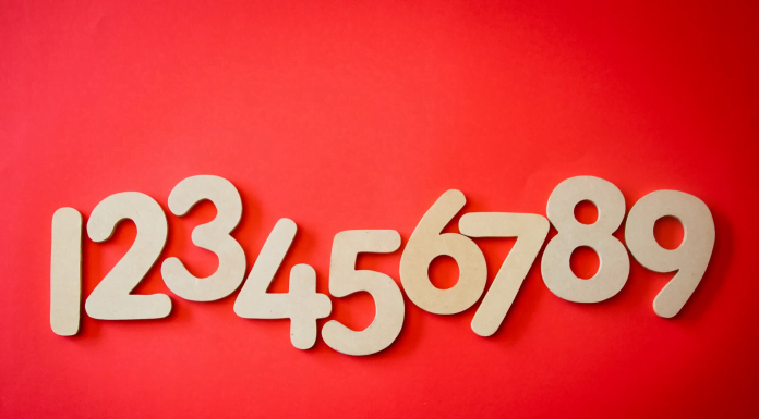 vise in care apar cifre si numere