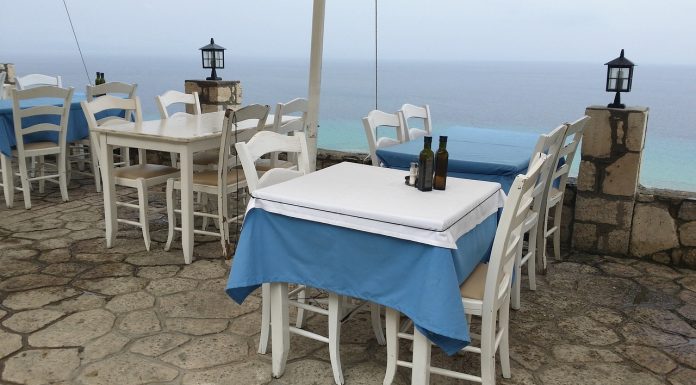 Interpretare vis în care vezi o față de masă